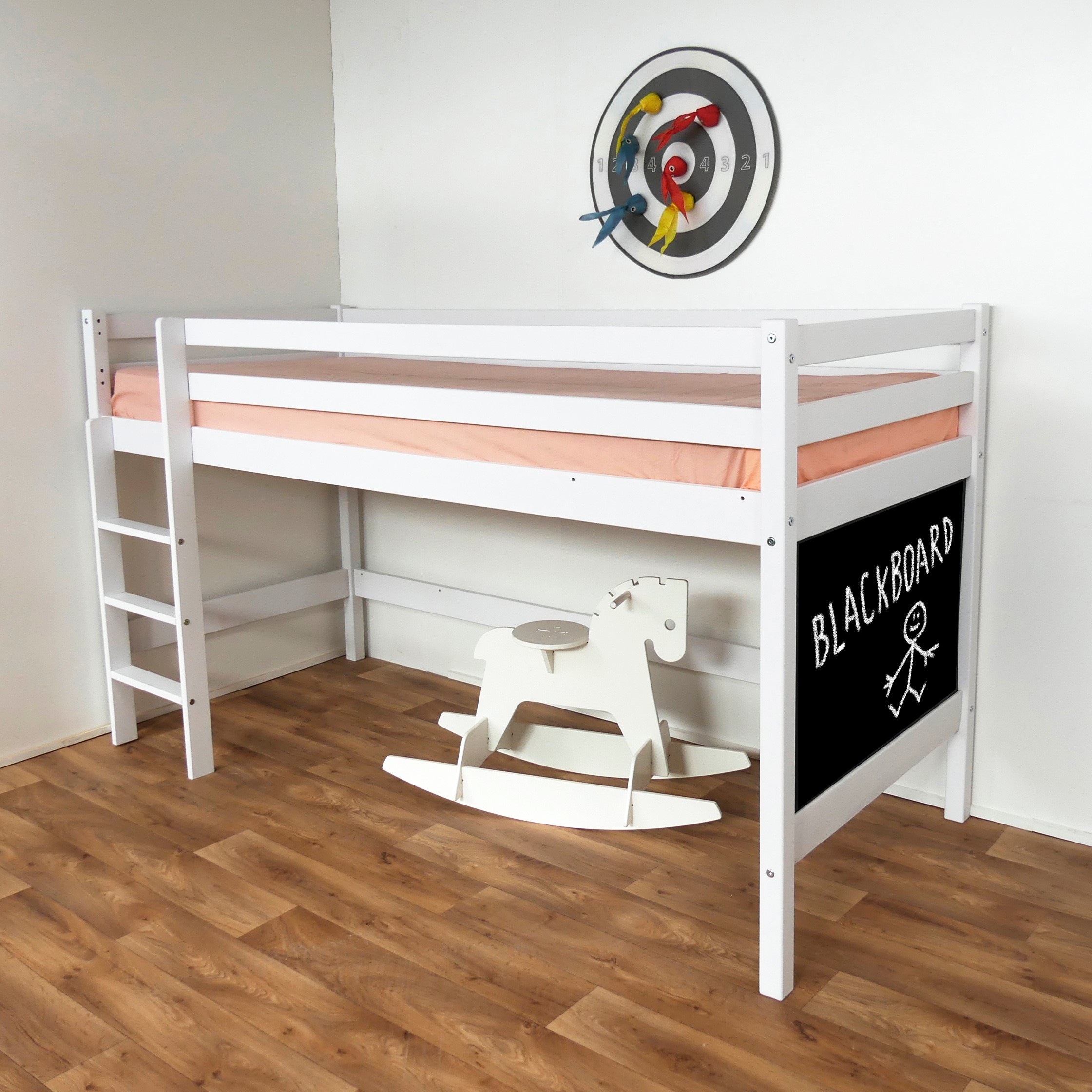 mid-height-bunk-bed-with-chalkboard-bb1ba6b8.jpg Halfhoogslaper met Krijtbord